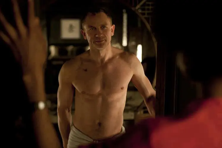 daniel craig shirtless