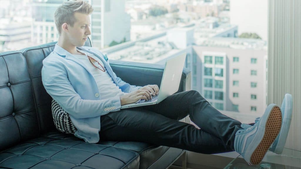 Make Money Online: How A College Dropout Makes $15k/Month Online