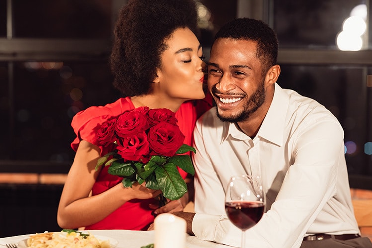 girl dating kissing guy on right