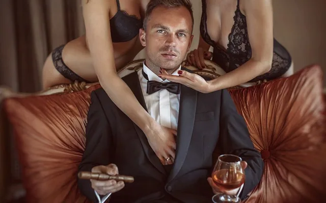women are gold diggers