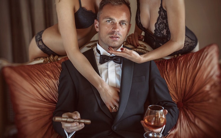 women are gold diggers