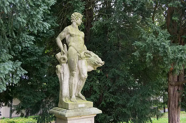 statue